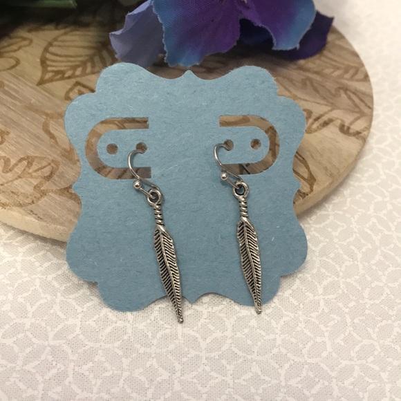 3 for $15 🪐 feather pendant earrings - Picture 2 of 3
